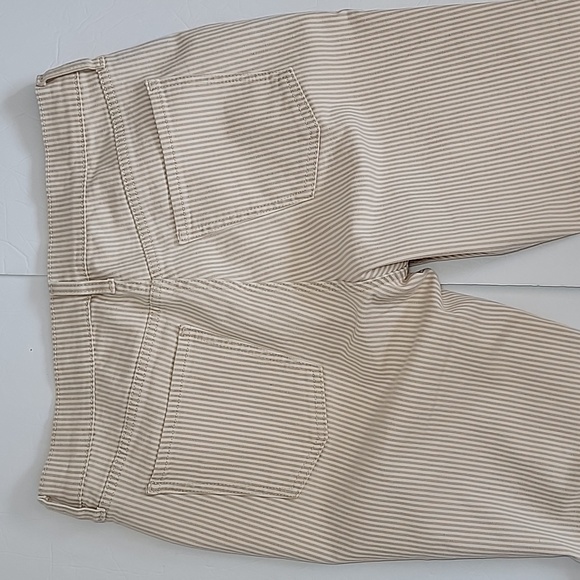 OLD NAVY MID-RISE BOY FRIEND Cut-Off JEANS/ SIZE 10. - Picture 5 of 11